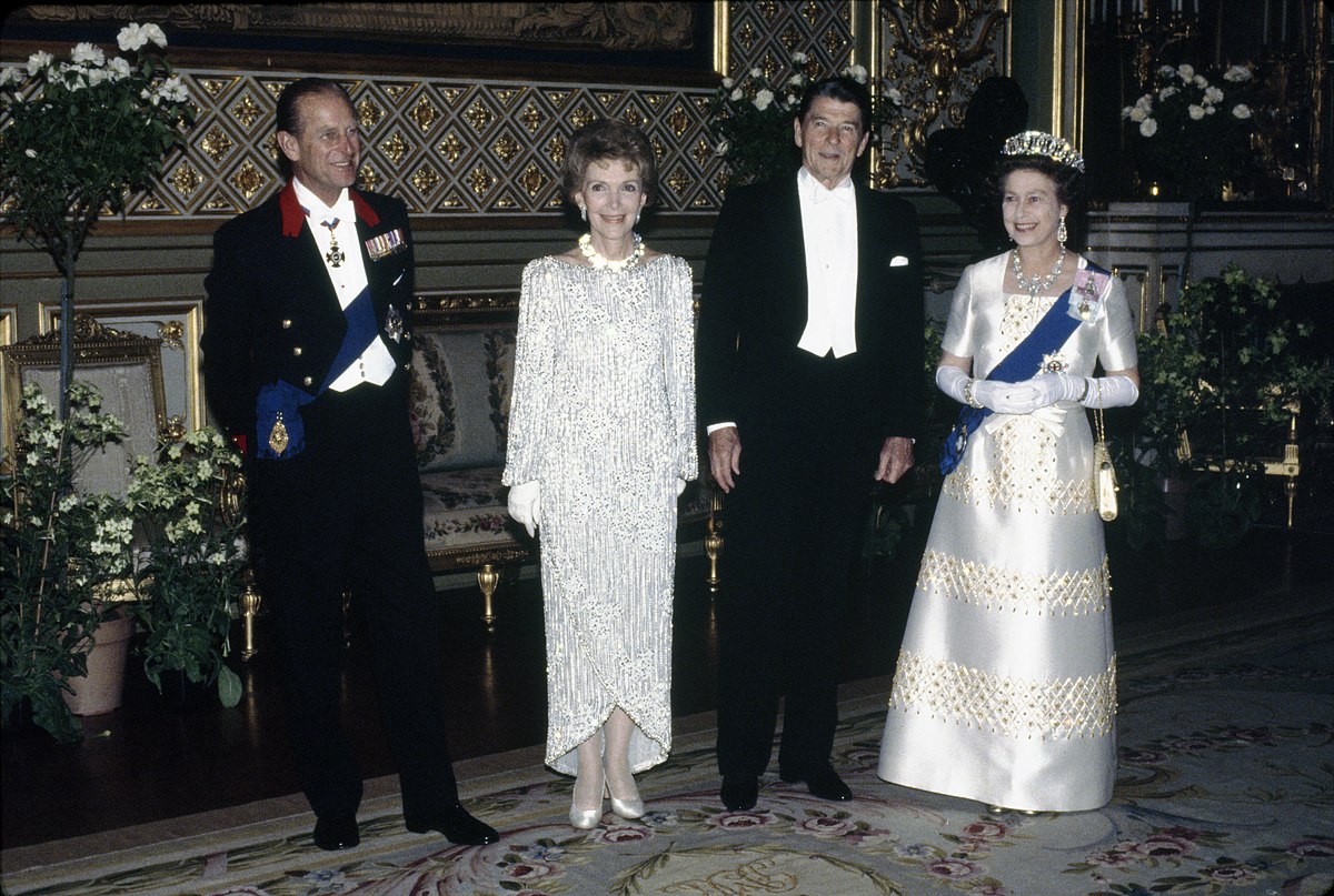 ファイル:President Ronald Reagan, Queen Elizabeth II, Nancy 