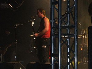 Queens of the Stone Age frontman Josh Homme on the Green Room stage on the Saturday night of Oxegen 07. QOTSA's Josh Homme @ Oxegen 07.jpg