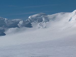 View from Orpheus Gate to Rayna Knyaginya Peak