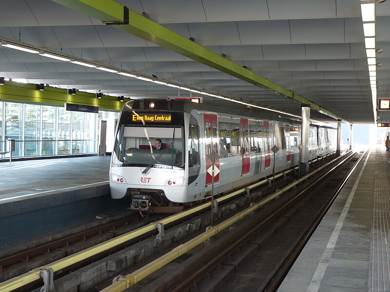 File:Rotterdam metro Zuidplein 2019 3.jpg