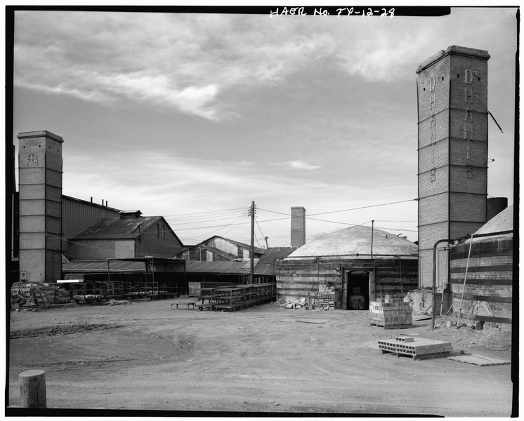 File:STEAM ENGINE HOUSE; CENTER LEFT. - D'Hanis Brick Works, D'Hanis, Medina County, TX HAER TEX,163-DHAN,2-28.tif