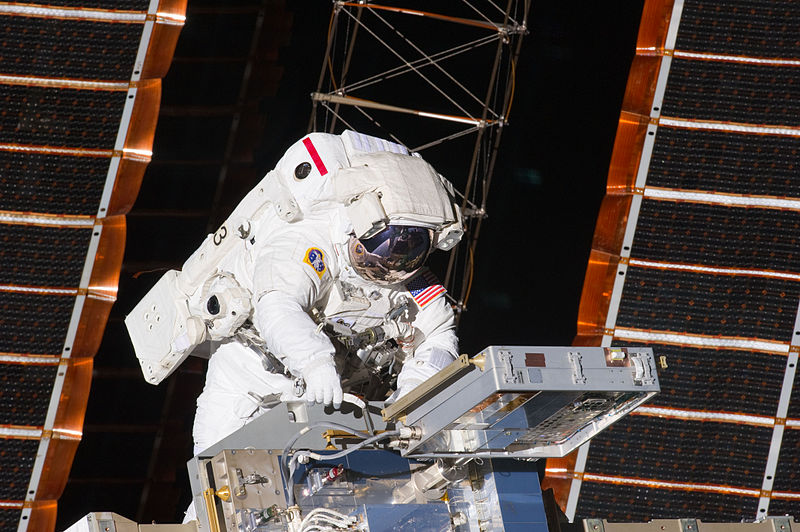 File:STS-134 EVA1 Andrew Feustel 5.jpg