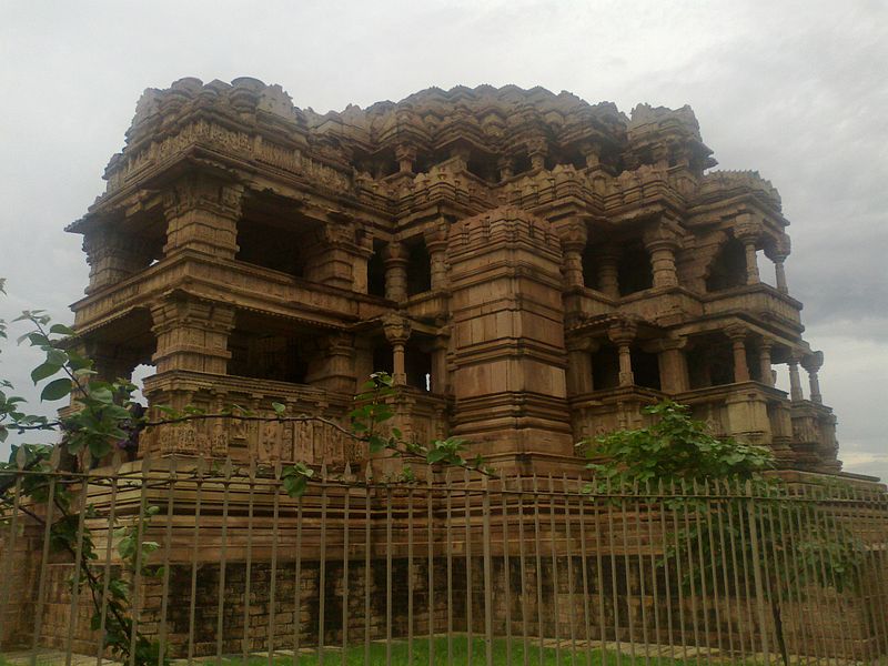 File:Saas-Bhahu back View.jpg