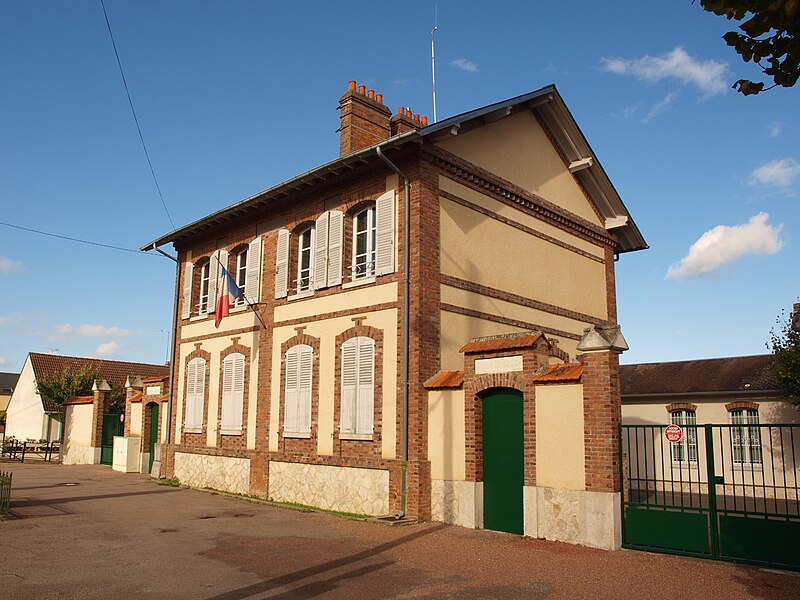 File:Saint-Firmin-des-Vignes-FR-45-école-03.JPG