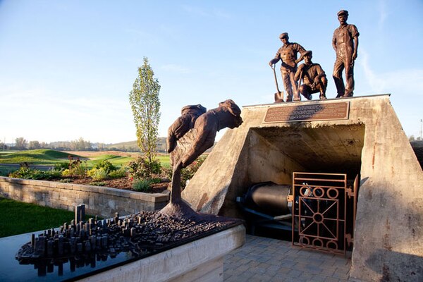 The Sandminers Monument, located off of West Shore Road, pays tribute to the area's historic sand-mining operations.