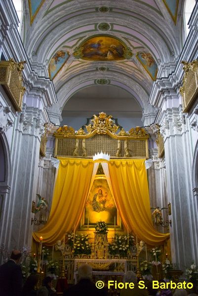 File:Santa Maria della Purità, interno, altare maggiore (Pagani).JPG