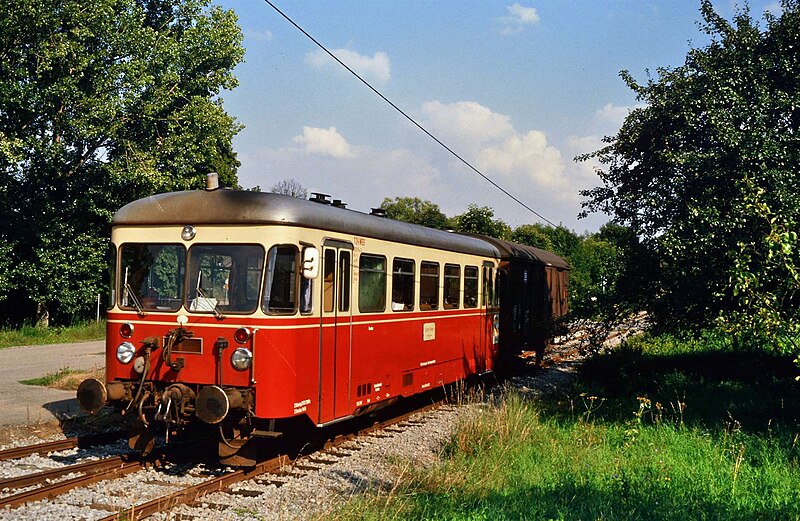 File:Schienenbus T 24 der Unteren Kochertalbahn.jpg