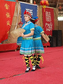 She people traditional dance performance in Huanglongyan, Heyuan, Guangdon.jpg