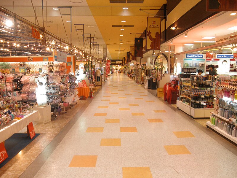 File:Shopping plaza apica 1F.jpg