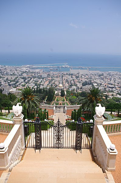 File:Shrine of the Báb and Bahá'í Gardens 38.JPG