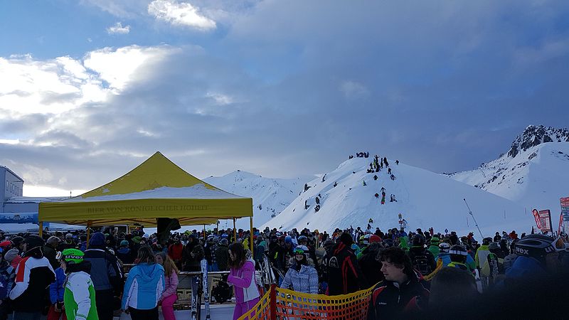 File:Silvretta Arena – Schneebeben-Après-Ski im schweizerischen Samnaun - 9.jpg