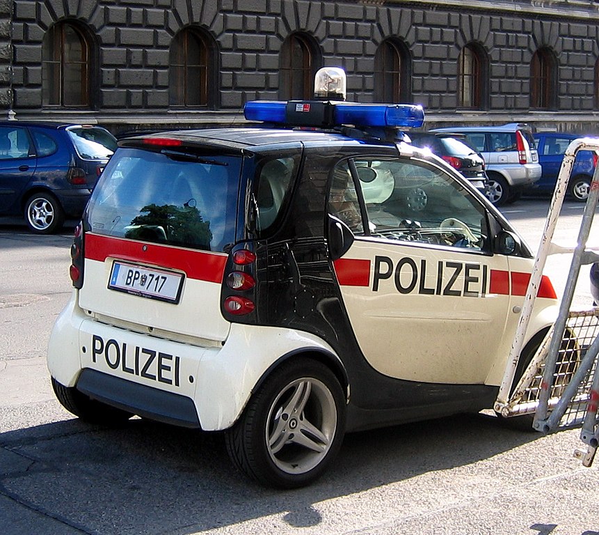 File:Smart police car.jpg - Wikimedia Commons