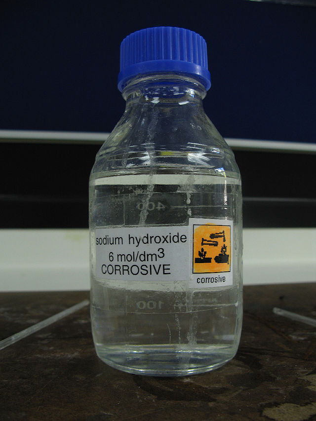 File:Sodium hydroxide solution.jpg - Wikimedia Commons