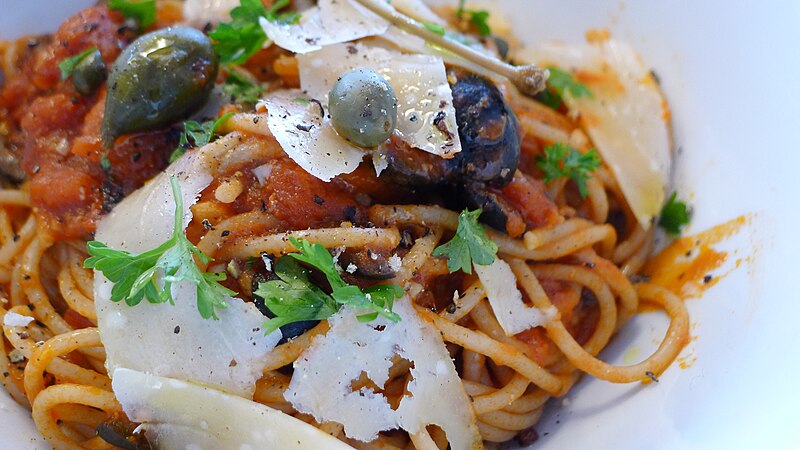 File:Spaghetti alla Puttanesca - detail.JPG