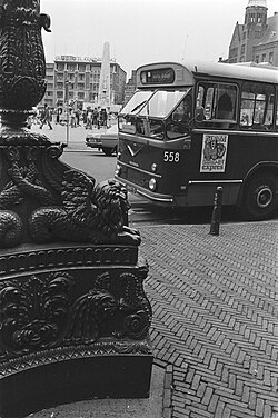 Bus 558 (ex 138) als stad-in-express op de Dam in 1976
