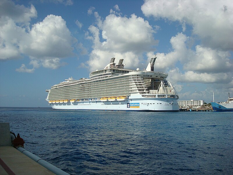 File:Stern of the MS Oasis of the Seas.jpg