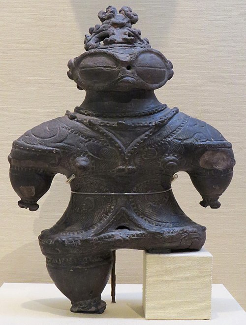 Statue from the late Jōmon period (1000–400 BCE) in Japan, interpreted by von Däniken as depicting an alien visitor.