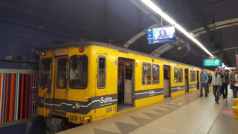 File:Subte LineaE BuenosAires Bolivar.jpg