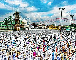 Terbesar di India Eid Gah Lapangan di Sujapur
