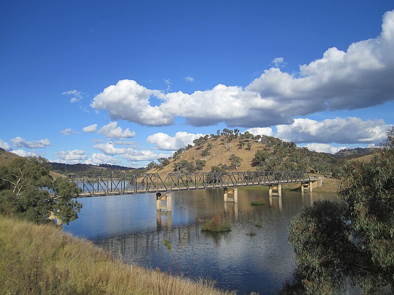 File:Taemas Bridge, NSW, from north.jpg