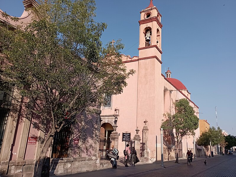 File:Templo y conservatorio (Celaya, Guanajuato).jpg