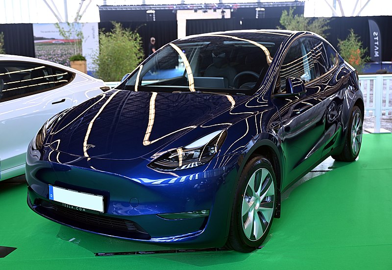 File:Tesla-Model-Y-Long-Range-Dual-front-left.jpg