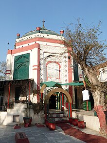 The Shrine of Mauj Darya, Lahore.JPG