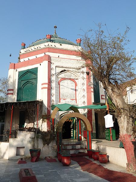فائل:The Shrine of Mauj Darya, Lahore.JPG