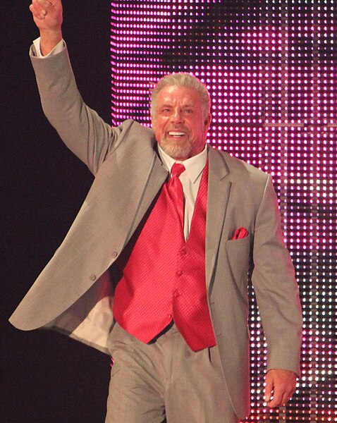 File:The Ultimate Warrior entrance April 7th 2014 Crop2.jpg