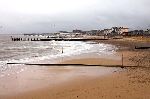 The beach at Lowestoft - geograph.org.uk - 2211032