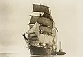אניית המפרשים "קאפ פילאר" שנתרמה לבית הספר על ידי הנדבן היהודי ד"ר זליגמן, אך נשארה בבריטניה, עקב פרוץ מלחמת העולם השנייה 1939.