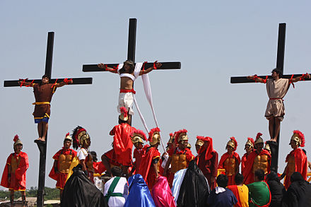 В каком году распяли иисуса христа. Католическая Великая пятница (good Friday). Распятие страстной пятницы Филиппины. Реконструкция распятия, Филиппины. Страстная пятница (Великая пятница) в Португалии.