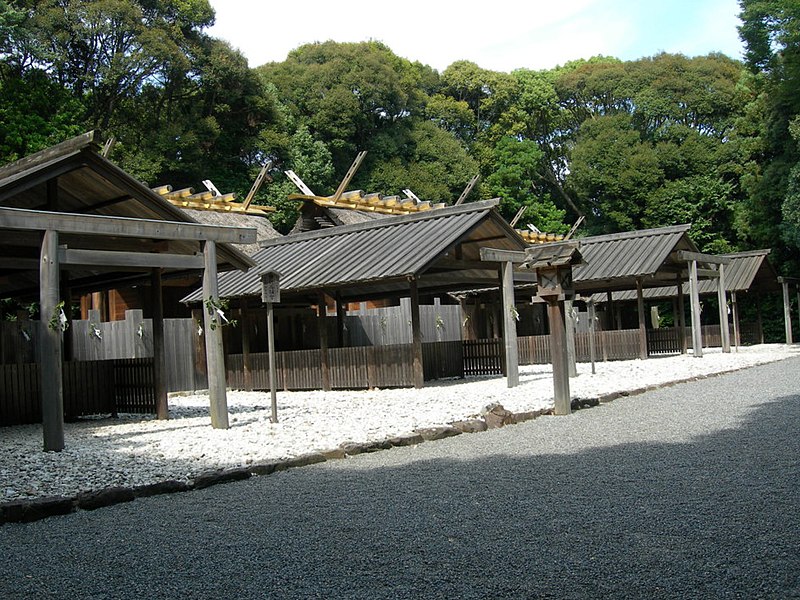 File:Tsukiyomi-no-miya(Naiku) 02.JPG