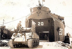 USS LST 20 Гуам 1945.jpeg