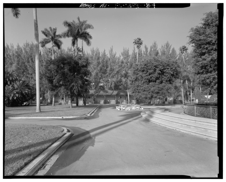 File:VIEW WEST - NORTHERN PORTION OF PADDOCK LOCATED WEST OF GRANDSTAND SECTION. WALKING RING TO LEFT OF FRAME AND SUNNY JIM LANE IN BACKGROUND- CD-W. - Hialeah Park Race Track, East HABS FLA,13-HIAL,1-84.tif