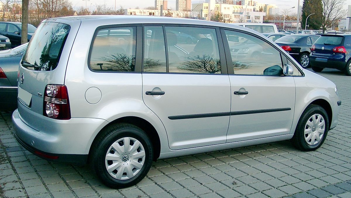 File:VW Touran front 20071112.jpg - Wikimedia Commons