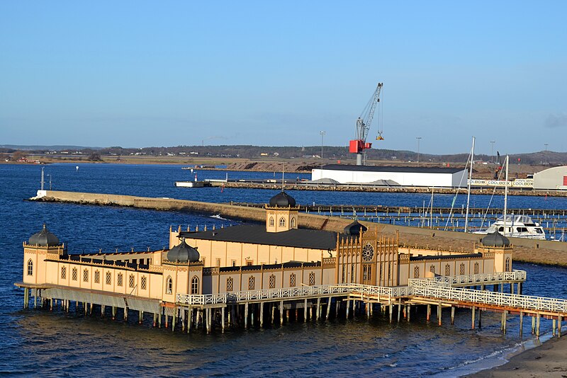 File:Varbergs kallbadhus december 2011.JPG