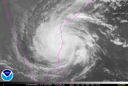 Vardah making landfall at the coast of Chennai, India.