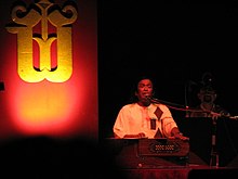 Ratnayake performing in his Sa concert