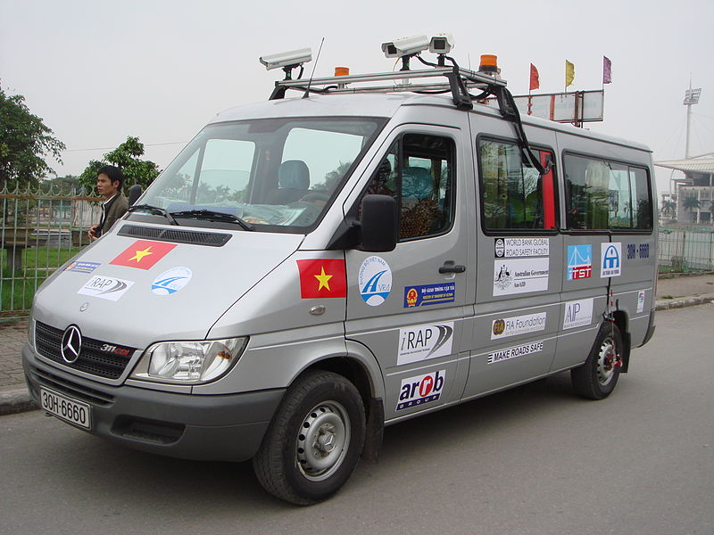 File:Vietnamroadsafety6 (10680460233).jpg