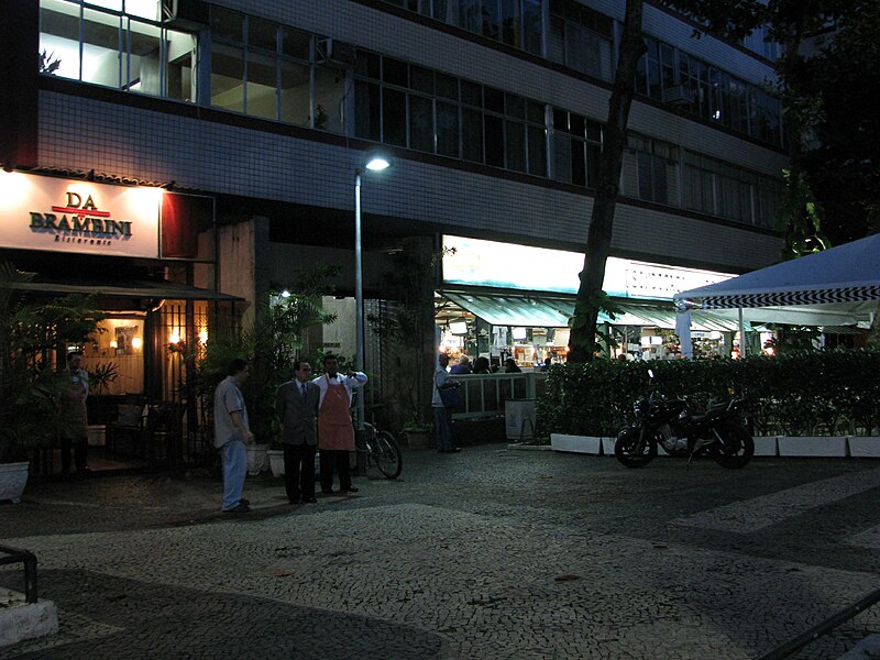 File:Vista noturna do Leme.jpg