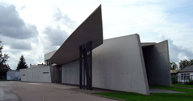 صورة:Vitra fire station, full view, Zaha Hadid.jpg