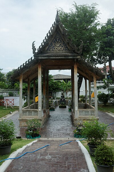 File:Wat Chinorasaram Sala.jpg