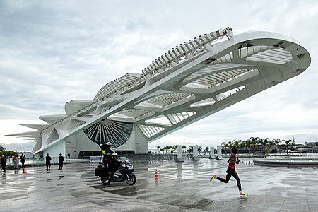 ... arrive at port of Praça Mauá