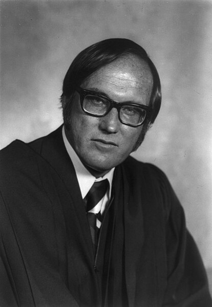 File:William Rehnquist official portrait 1972.jpg