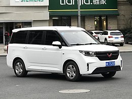 Wuling Hongguang Plus 001.jpg