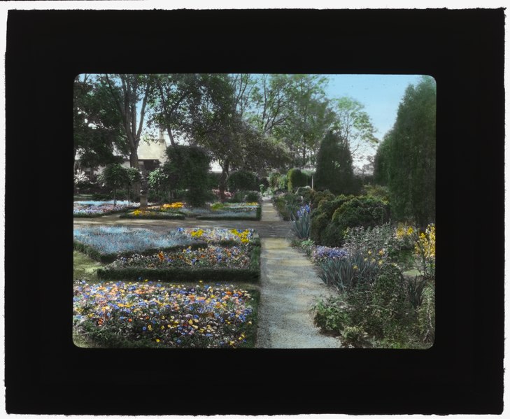 File:"Chatham," Colonel Daniel Bradford Devore house, 120 Chatham Lane, Fredericksburg, Virginia. East flower garden parterre LCCN2007686334.tif