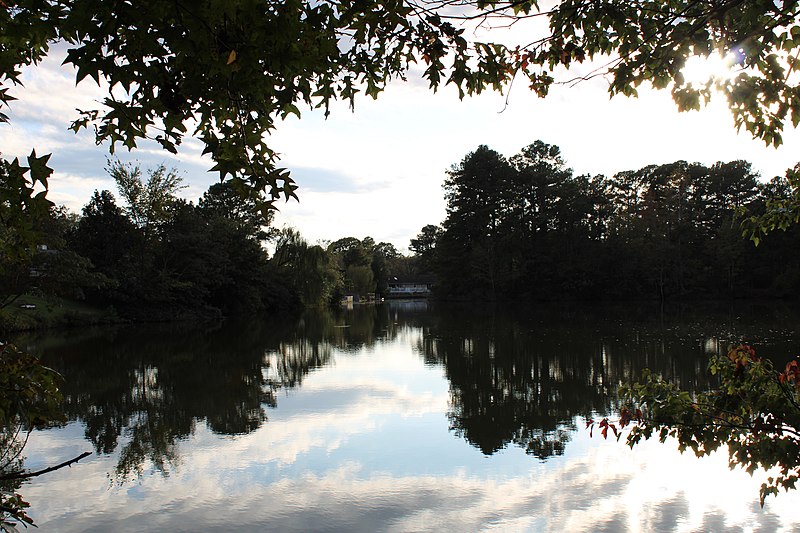 File:"Mirror Lake" at Lake Placid Park in Virginia Beach, Virginia 01.jpg