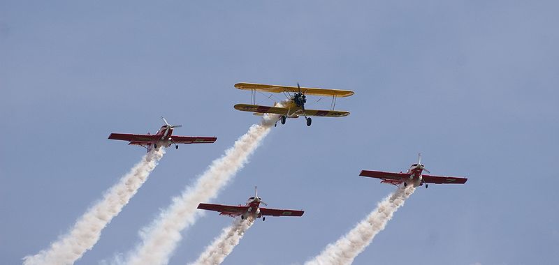 File:Żelazny and Boeing Stearman.JPG