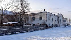 Руины Александровской центральной колонии для заключенных, использовавшейся Российской империей в 1873-1920 годах, Боханский район